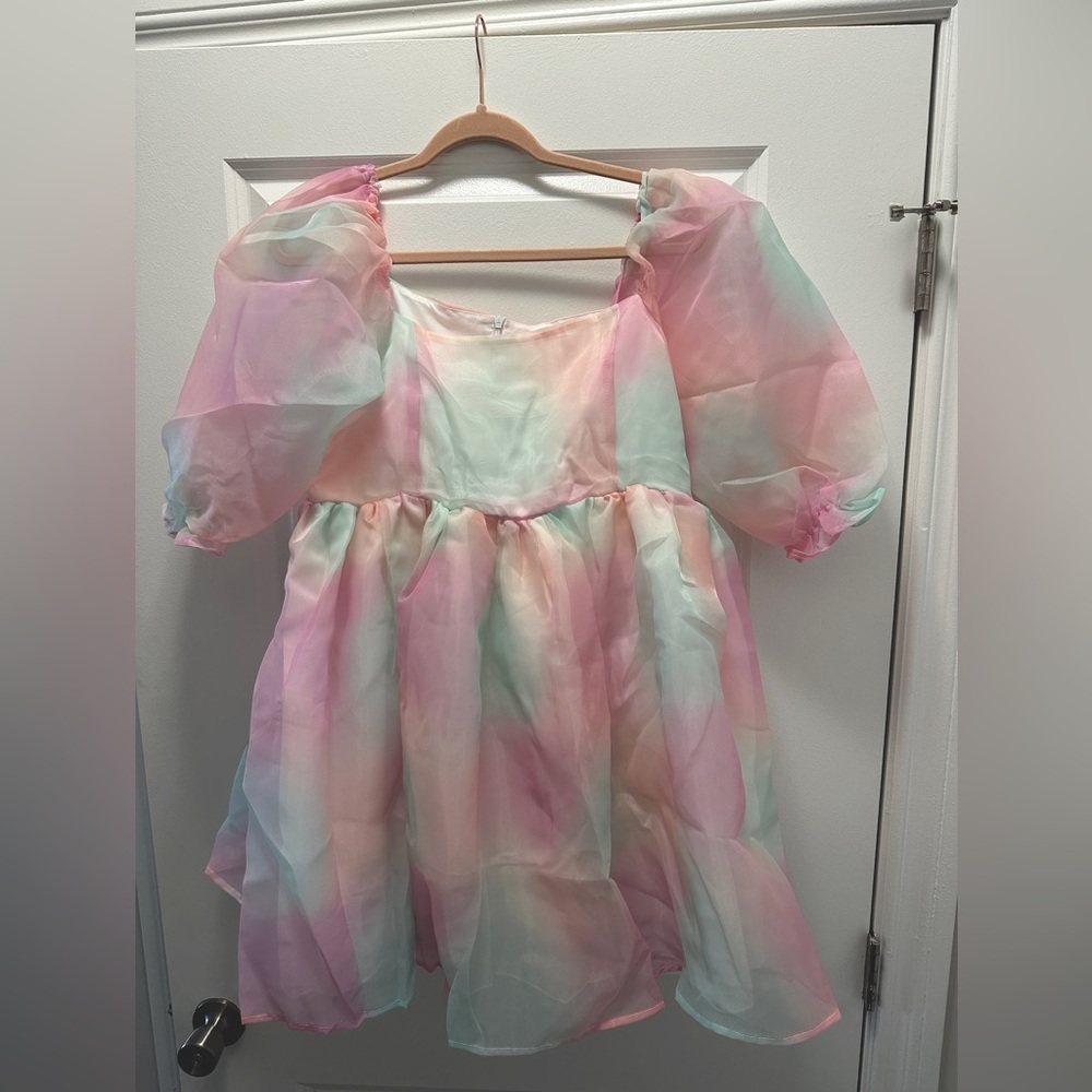 pastel tie-dye puff sleeve dress